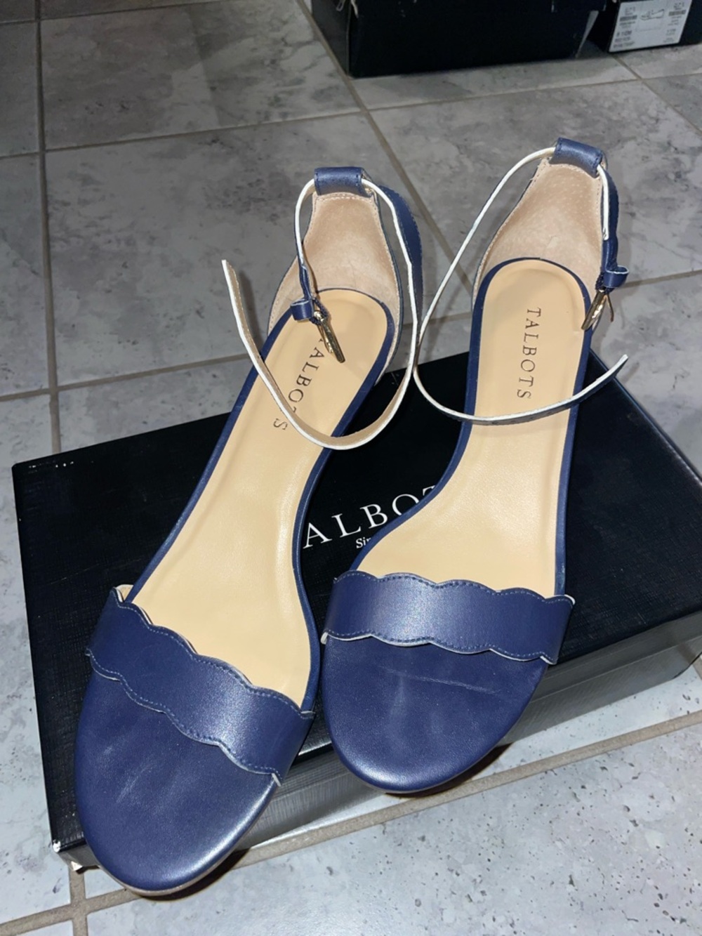 Talbots Navy Scallop-Front Leather Ankle-Strap Sandals like new with tags